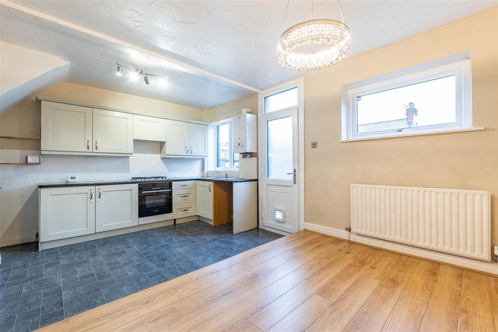 Property photo 3 of 18 Kitchen/Dining Room