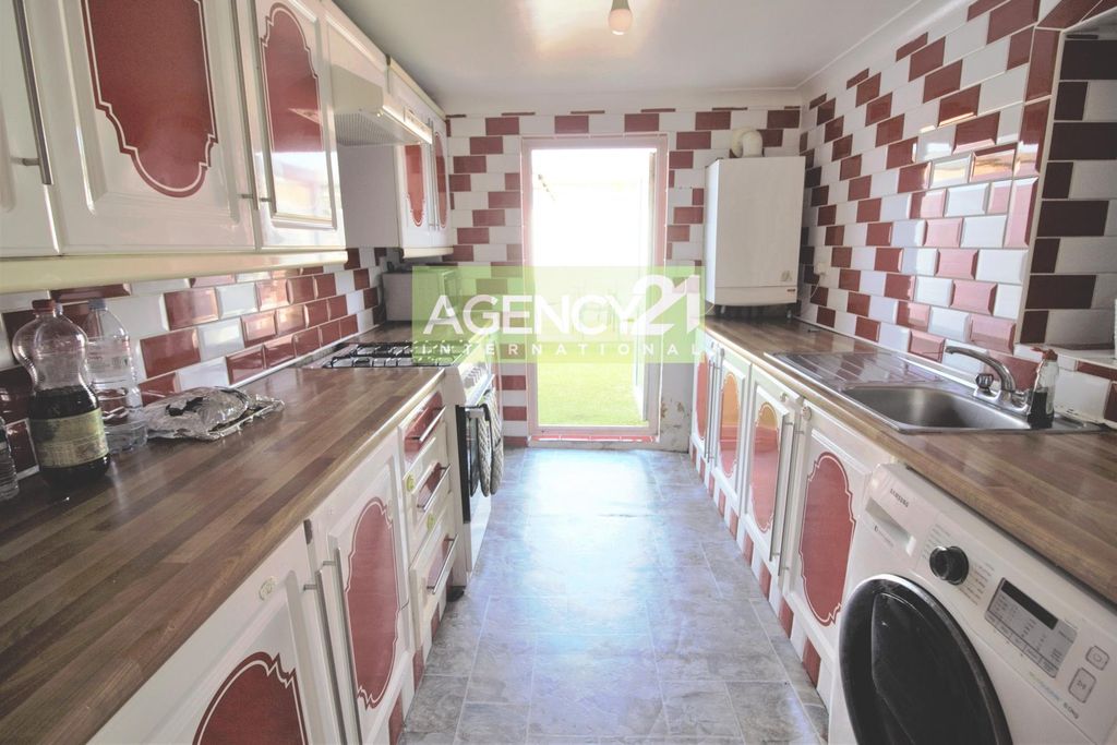 Property photo 3 of 12 Photo 6