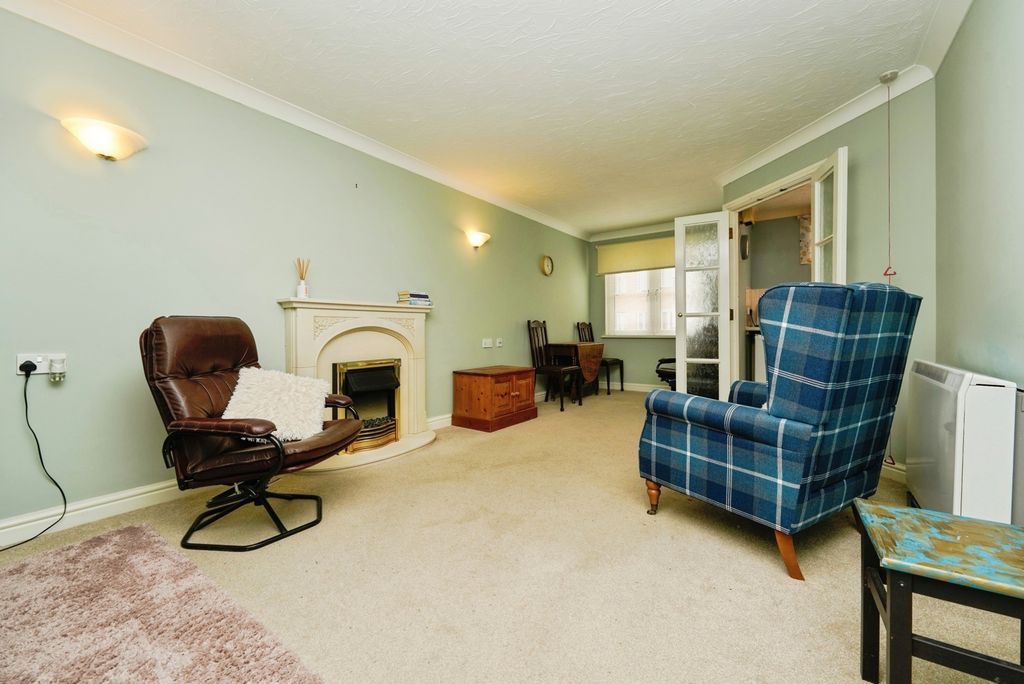 Property photo 2 of 8 Lounge