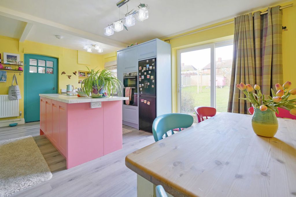 Property photo 3 of 17