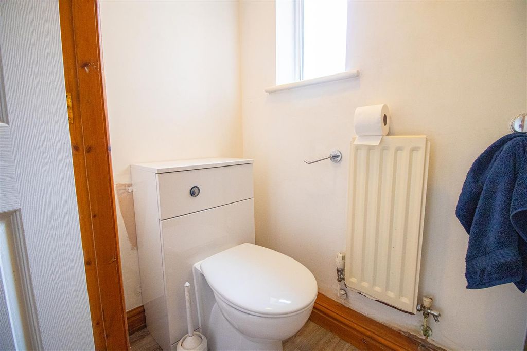 Property photo 2 of 9 W/C (Ground Floor)