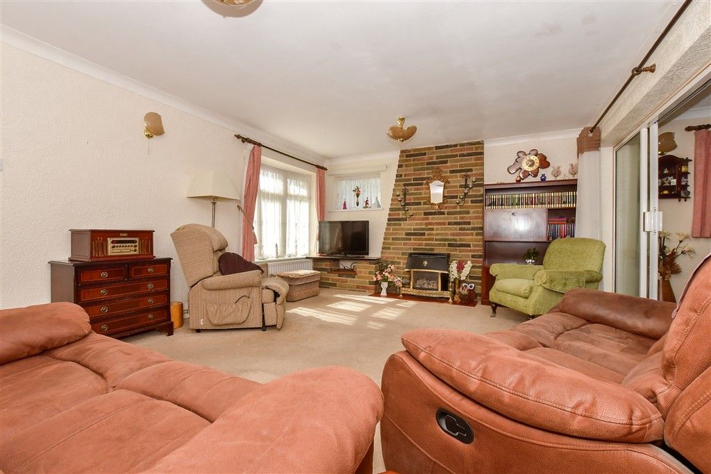 Property photo 2 of 12 Lounge