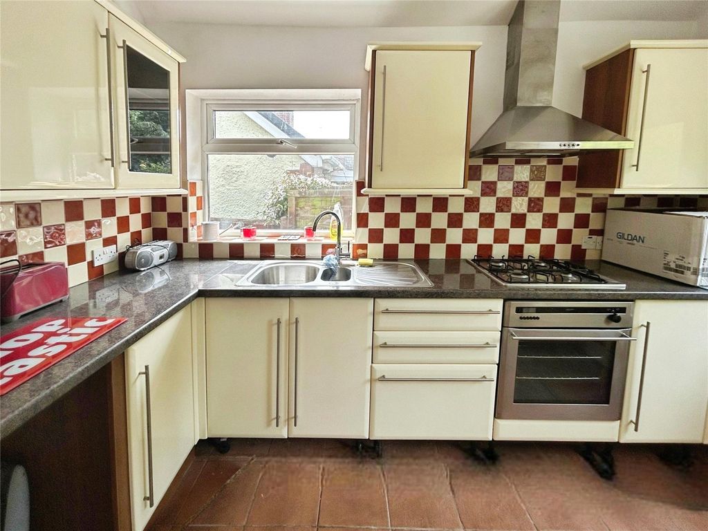 Property photo 2 of 12 Kitchen