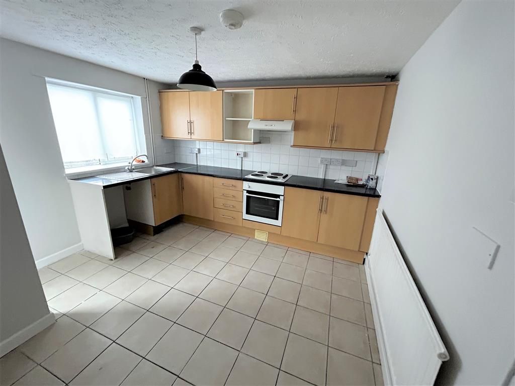 Property photo 3 of 6 Kitchen