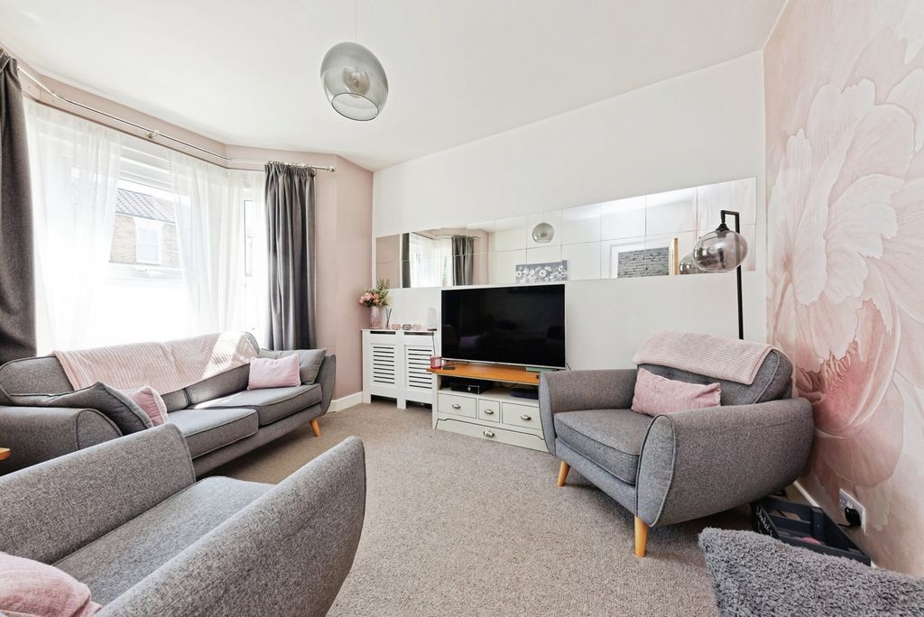 Property photo 3 of 19 Pbox-Img.Jpg