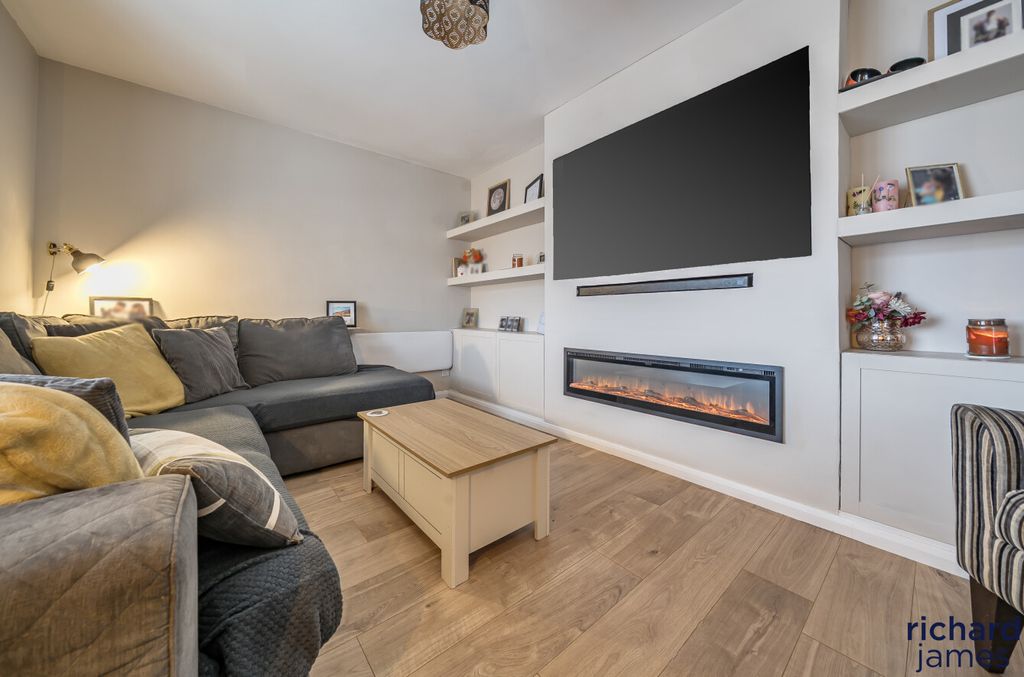 Property photo 2 of 13 6A08532Bac834A87B7612E66Bbd58Dbd