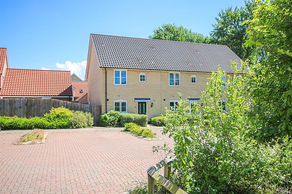 Property photo 1 of 14 Front 5.Jpg