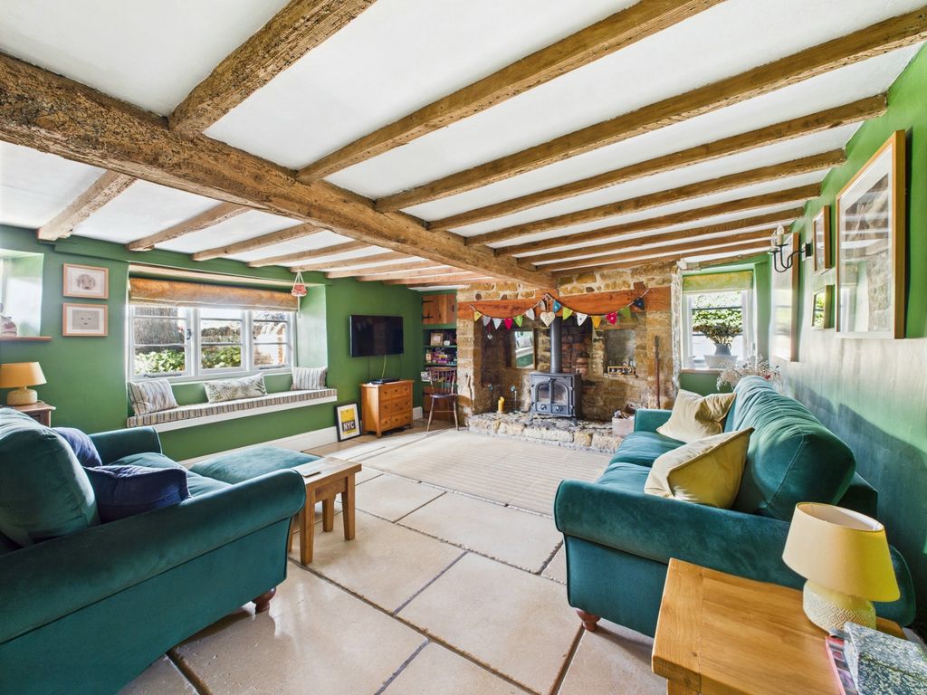 Property photo 2 of 23 Sitting Room