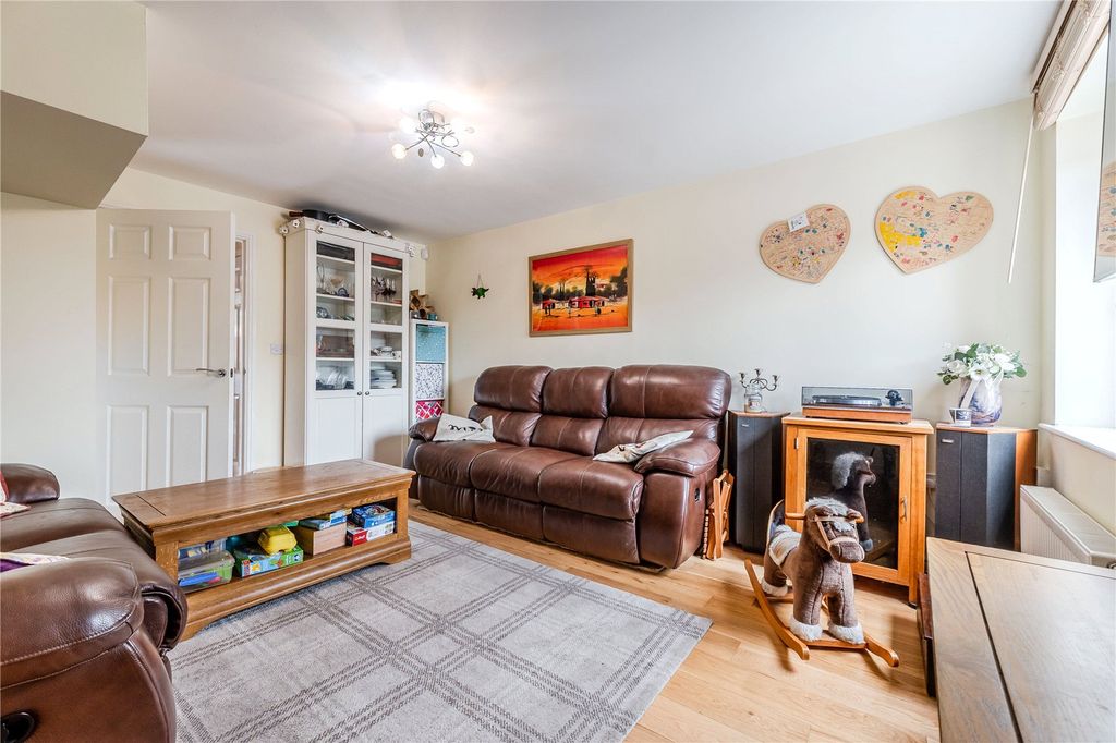 Property photo 2 of 14 Lounge