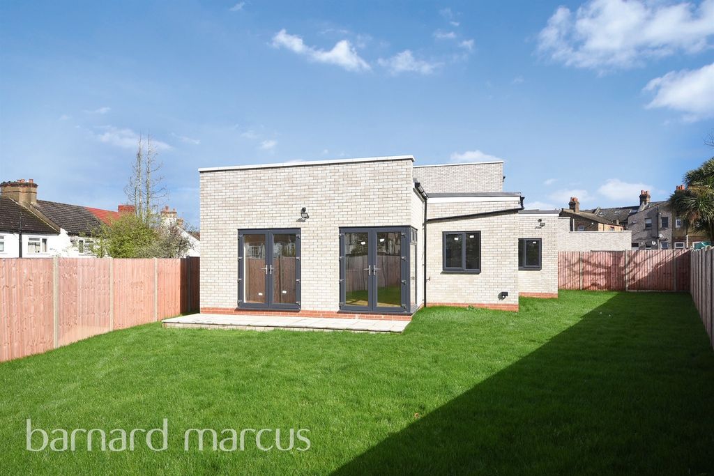 Property photo 3 of 5