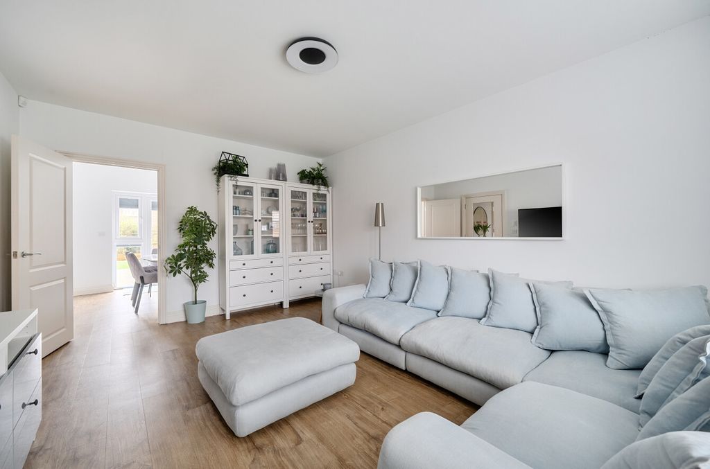 Property photo 3 of 26 1406740-18-698714...