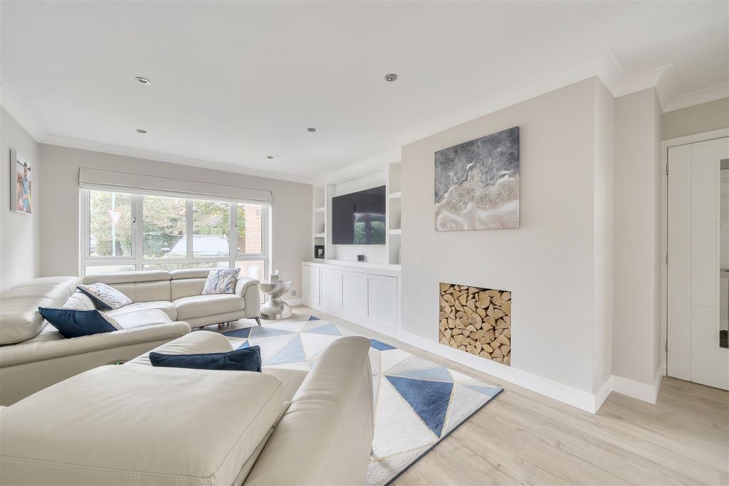 Property photo 3 of 20 1363409-6-68Ece20342923.Jpg