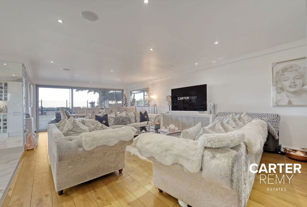Property photo 2 of 36
