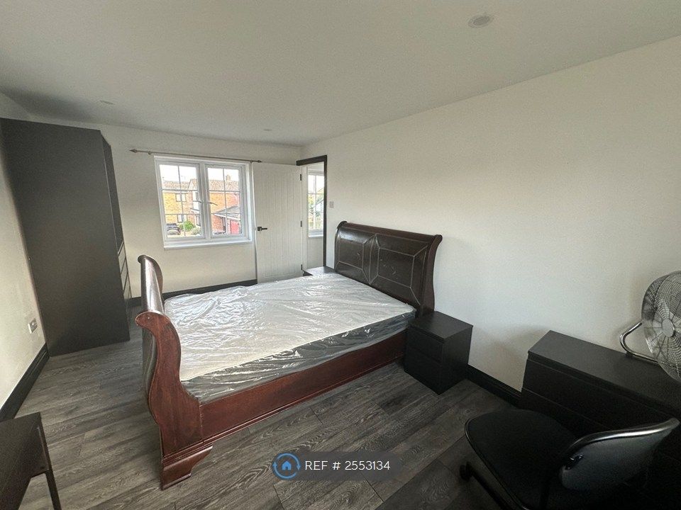 Property photo 3 of 19 Master Bedroom