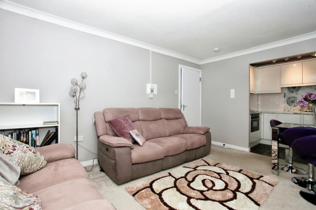 Property photo 2 of 4 Living Room