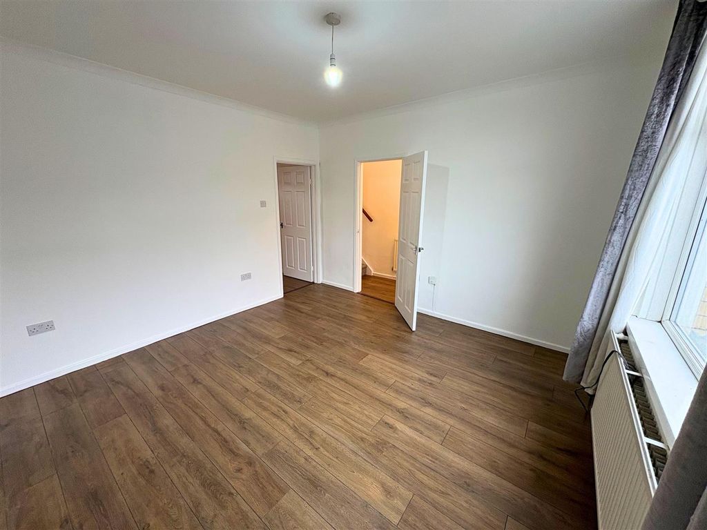 Additional image 5 of 3 bed terraced house to rentCastle Street, Maesteg CF34