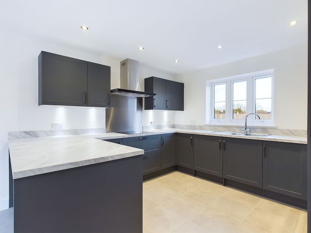 Property photo 2 of 19 Kitchen