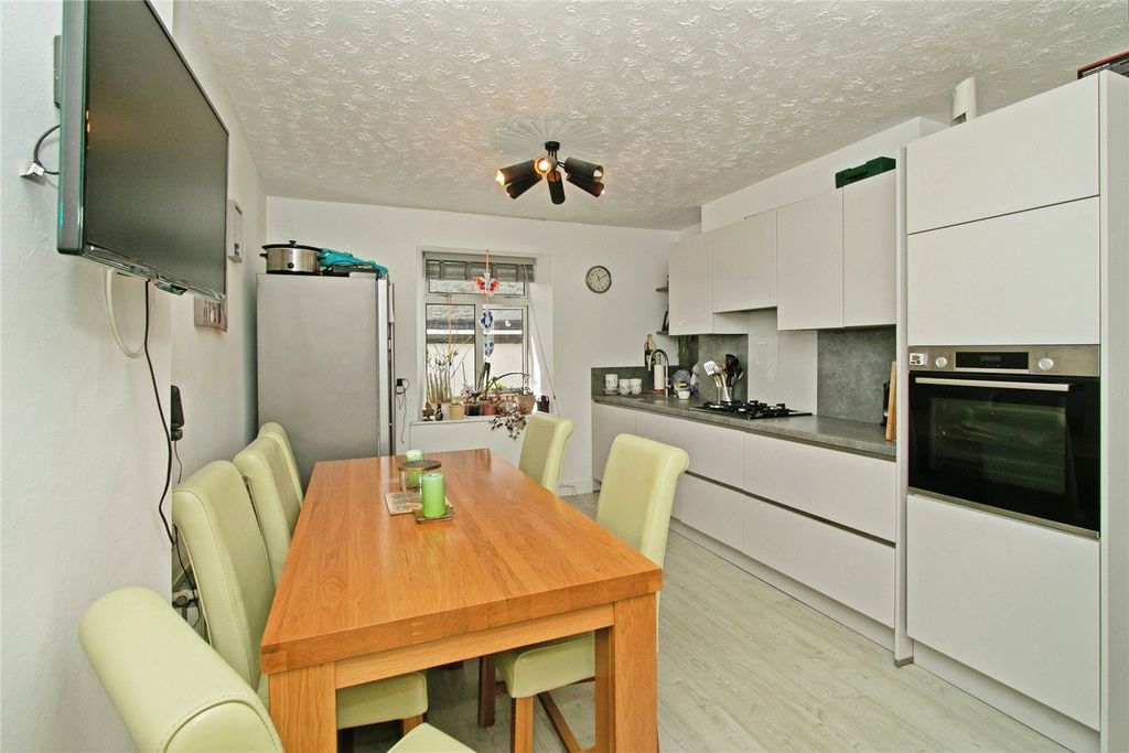 Property photo 2 of 18 Picture No. 16