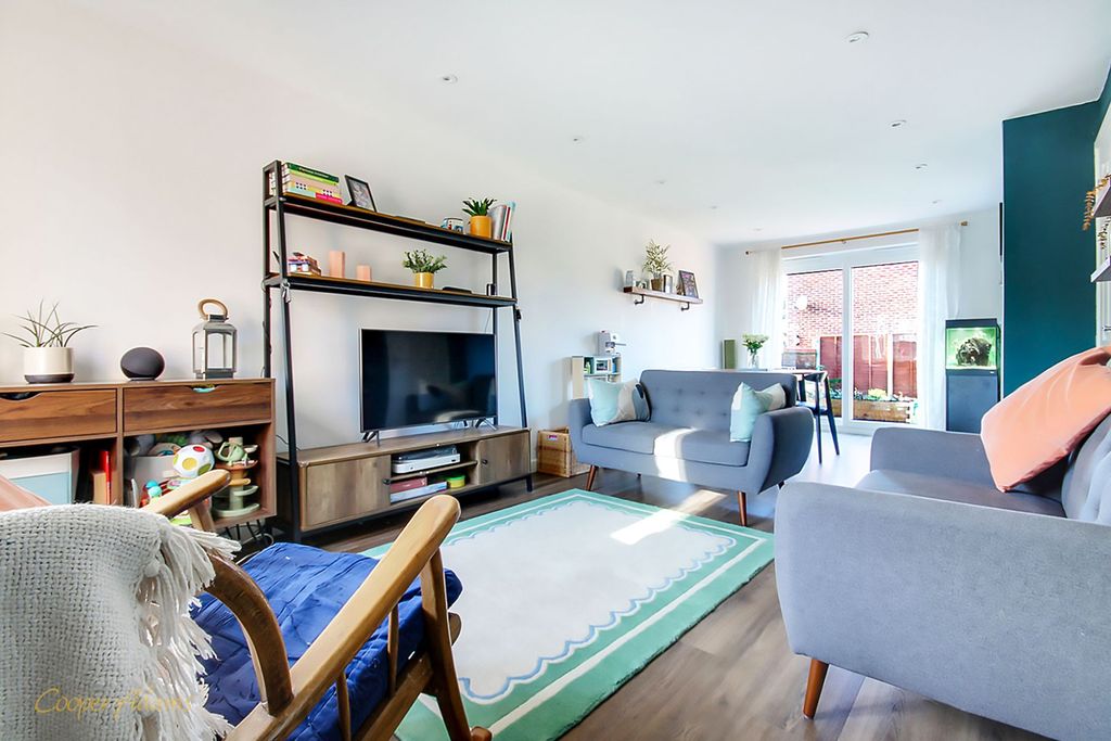 Property photo 2 of 15 Sitting/Dining Room