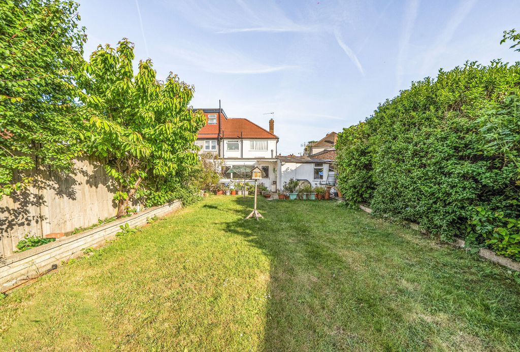 Property photo 2 of 17 1466514-8-6A0F3c2...
