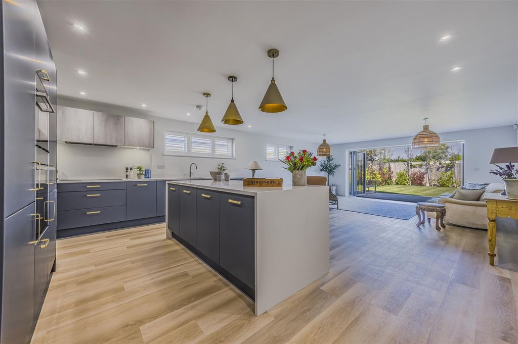 Property photo 3 of 40 43 East Bracklesham Drive, Bracklesham Bay-Portico