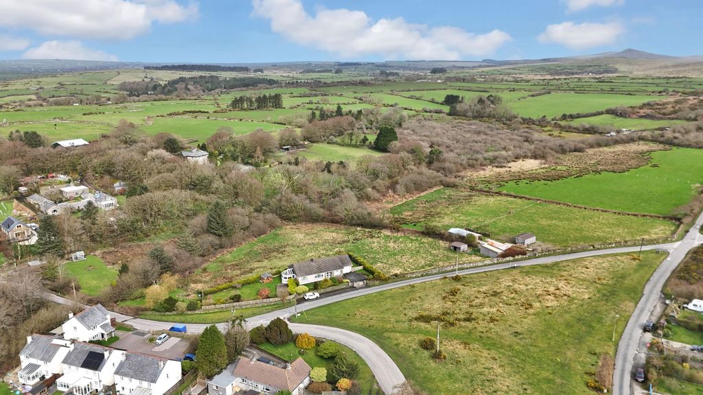 Property photo 2 of 27