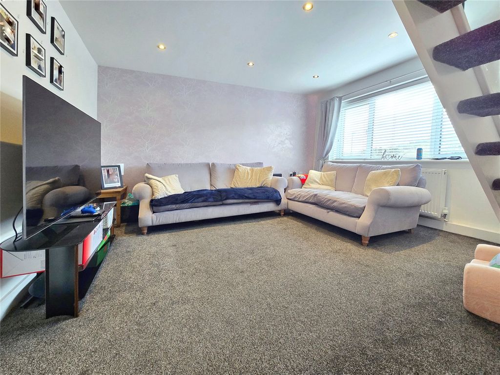 Property photo 2 of 28 Lounge