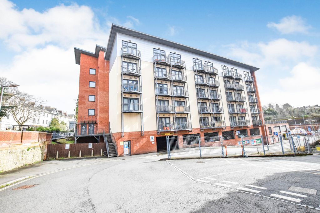 Property photo 1 of 6