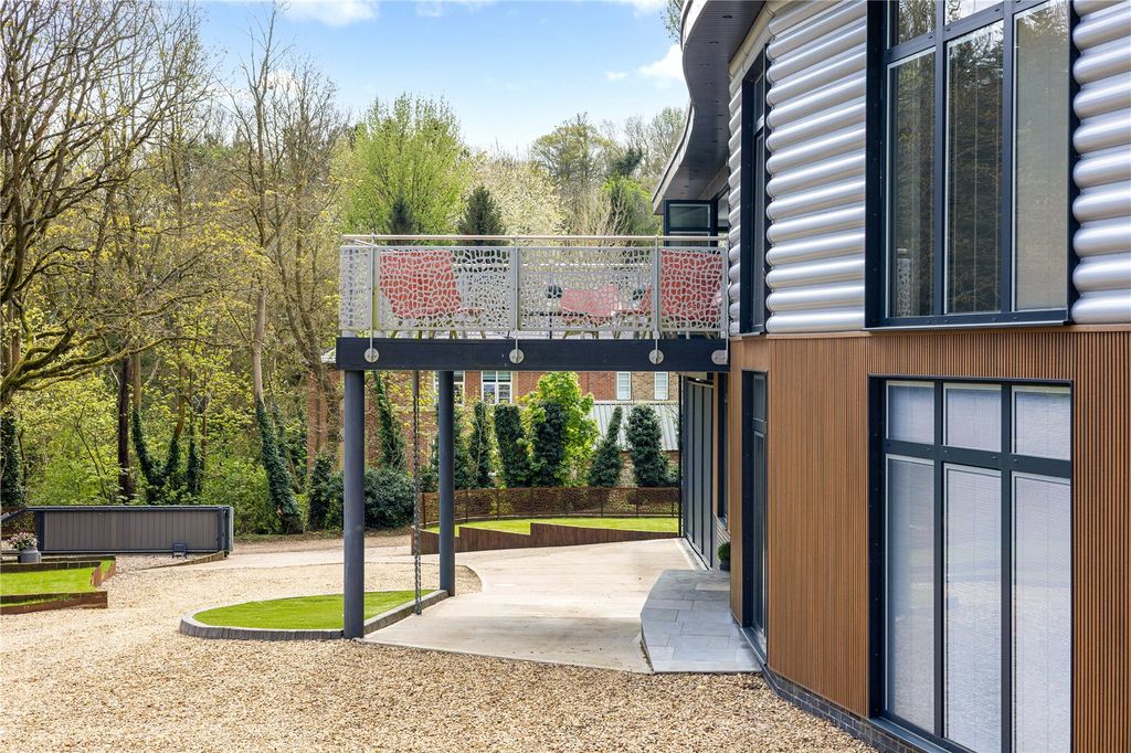 Property photo 2 of 25 Driveway &amp; Entrance