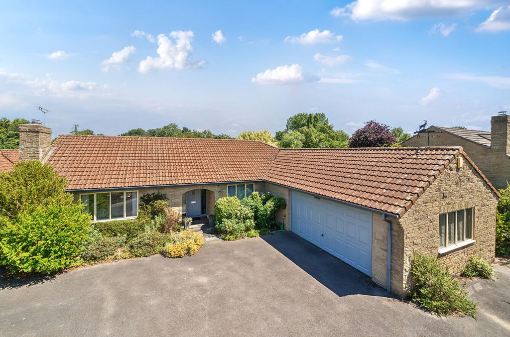 Property photo 1 of 29 1324408-2-686Fbe9...