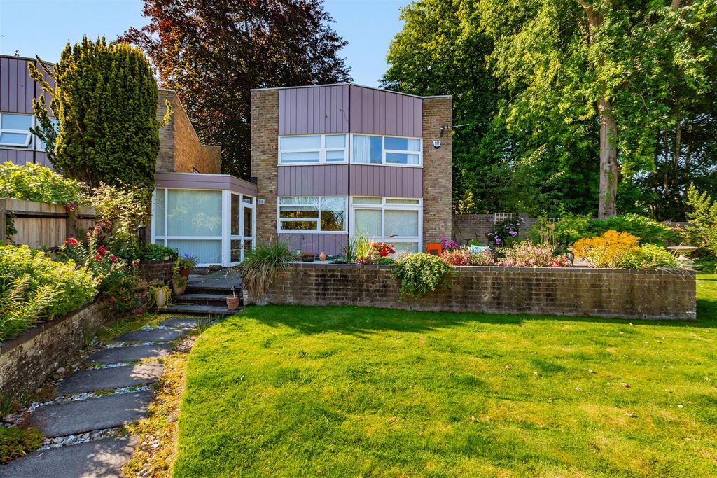 Property photo 2 of 17 Garden