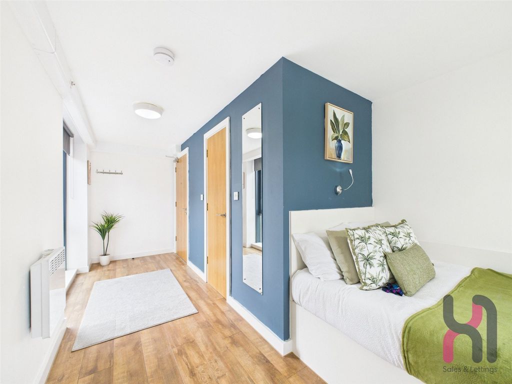 Property photo 2 of 16 Picture No. 05