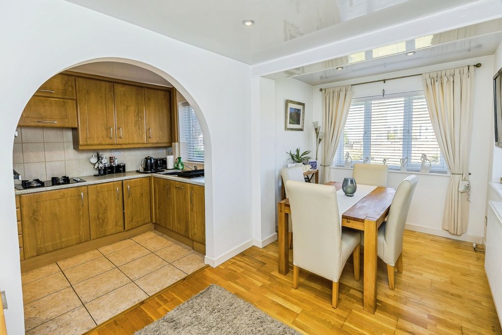Property photo 3 of 22 Kitchen/Dining Room