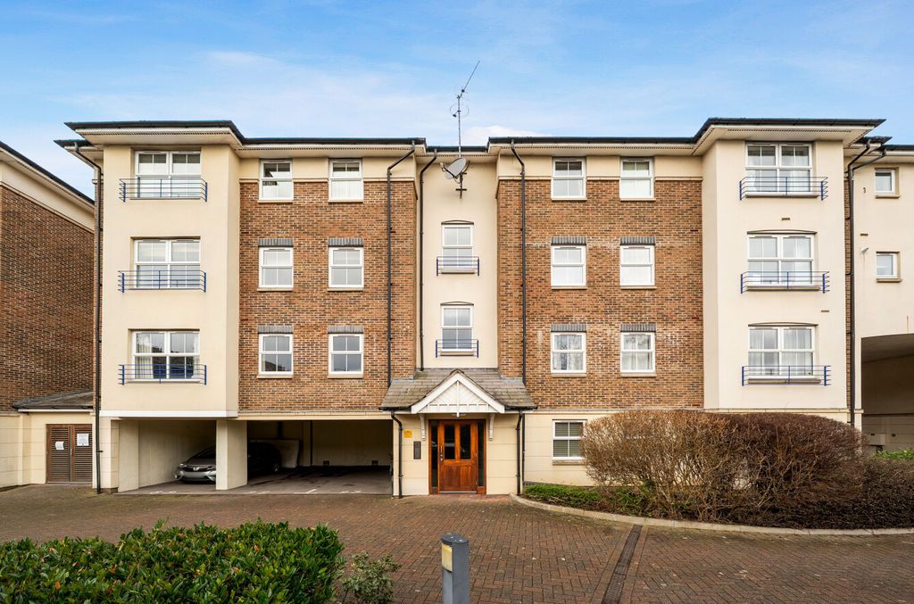 Property photo 1 of 9 Photo 9