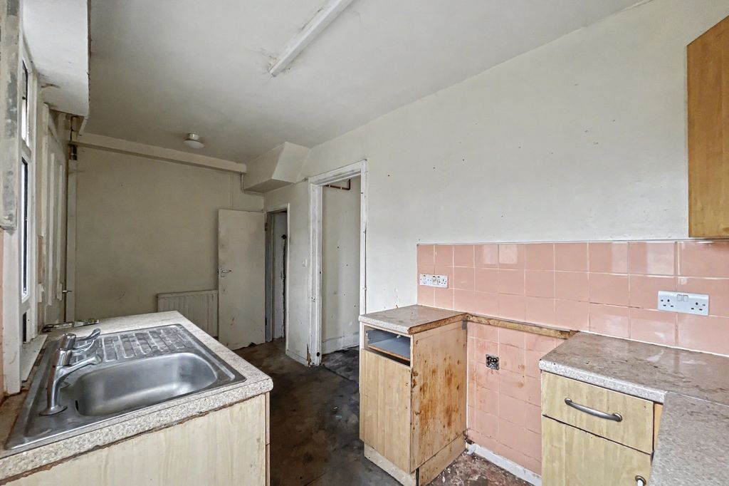 Property photo 3 of 22 29 Chywoone Avenue, Newlyn, Penzance, Cornwall, Tr18 5Nh