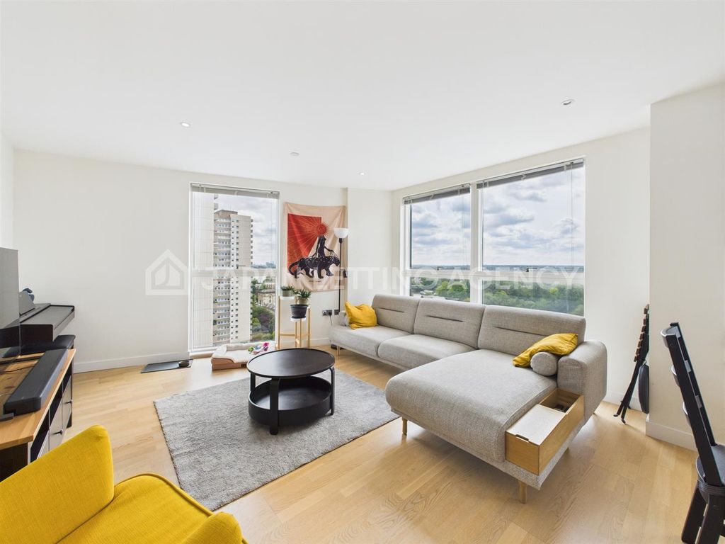 Property photo 1 of 18 Cam04401G0-Pr0076-Still003.Jpg