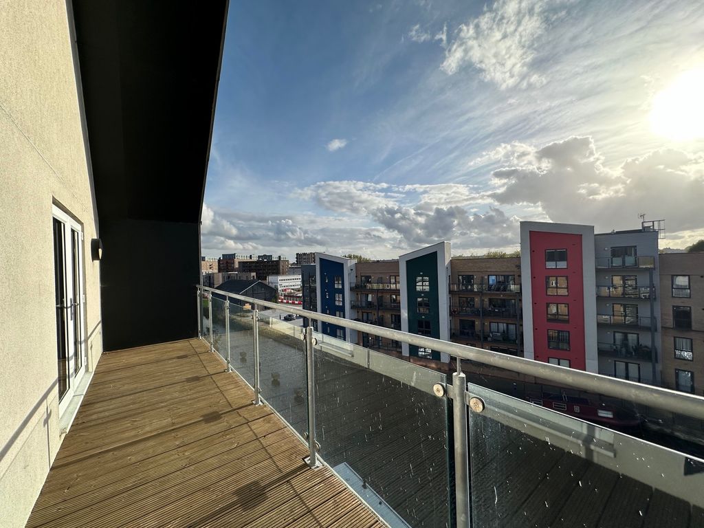 Property photo 3 of 16 Balcony
