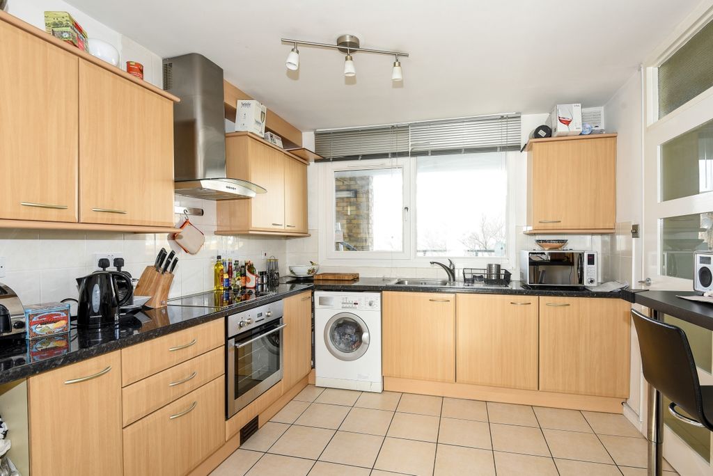 Property photo 2 of 6 Kitchen