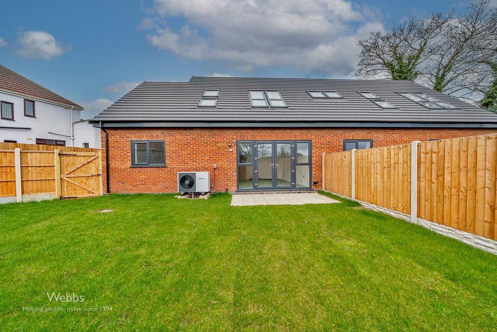 Property photo 1 of 34 Â© Webbs Estate Agents Â© (31 Of 105).Jpg