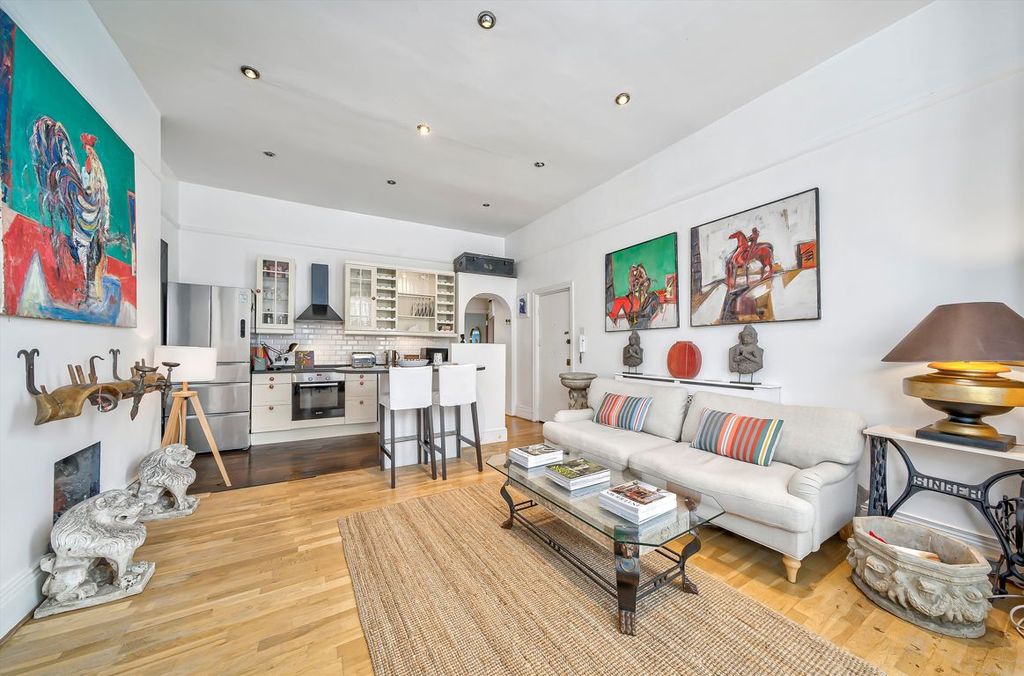 Property photo 3 of 8