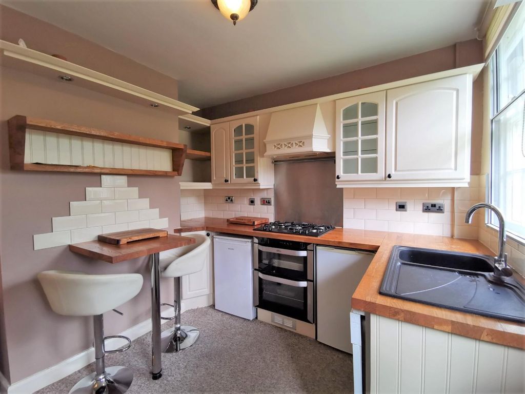 Property photo 2 of 9 Kitchen