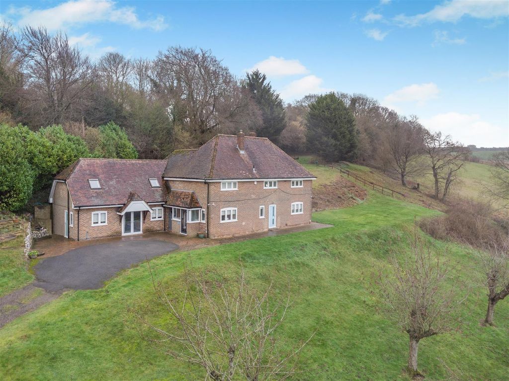 Property photo 1 of 18 8675250-Exterior01.Jpg