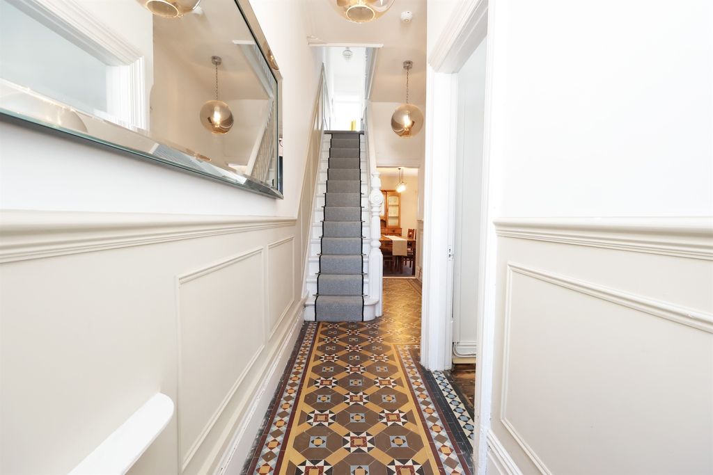 Property photo 2 of 30