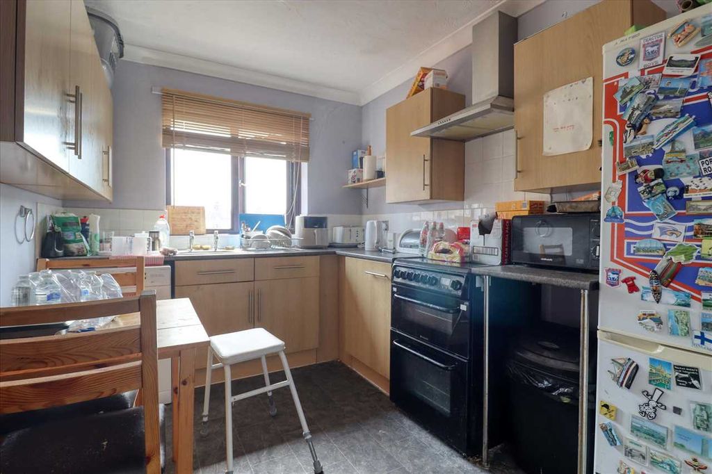 Property photo 3 of 4