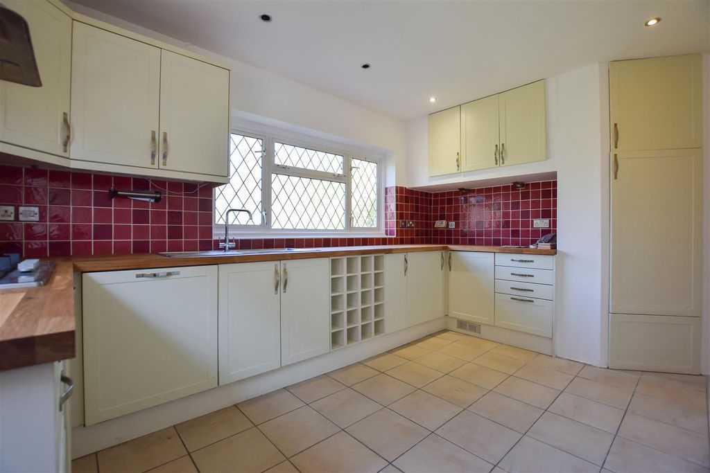 Property photo 2 of 23 Kitchen 2.Jpg