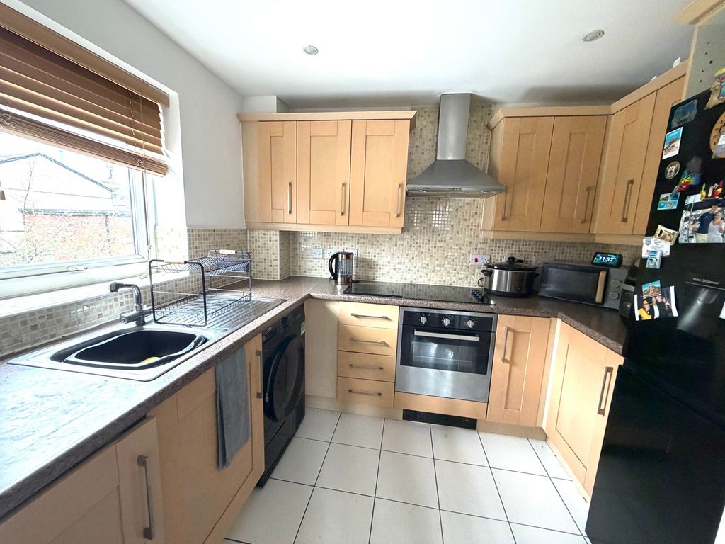 Property photo 3 of 7 Kitchen