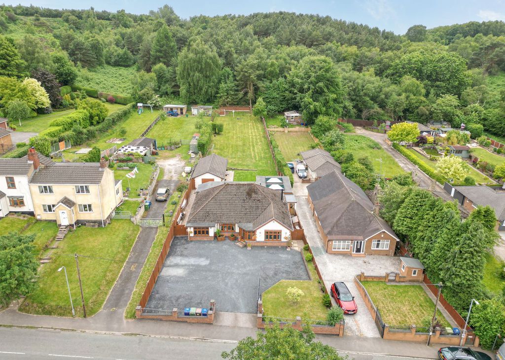 Property photo 1 of 32