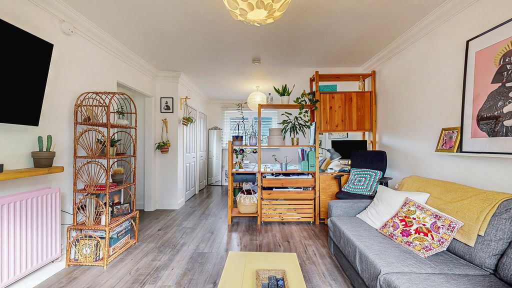 Property photo 3 of 19 19-Web-Or-Mls-25 Marlborough Avenue Flat 1.1_20