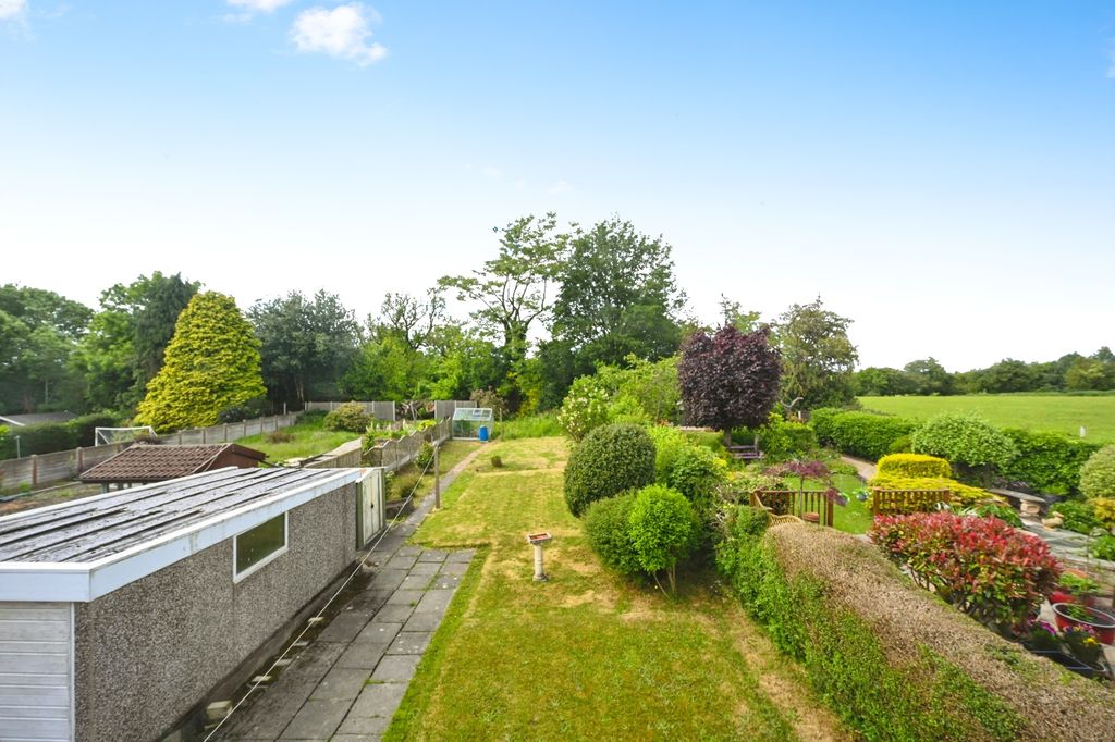 Property photo 2 of 16 Garden