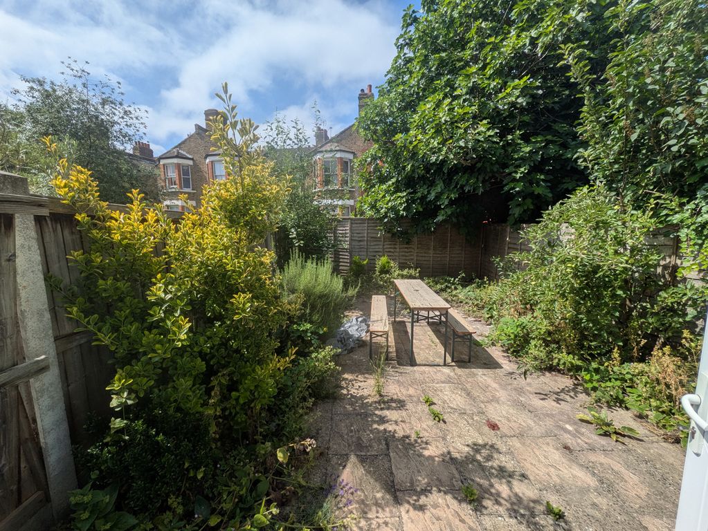 Property photo 2 of 12 Garden